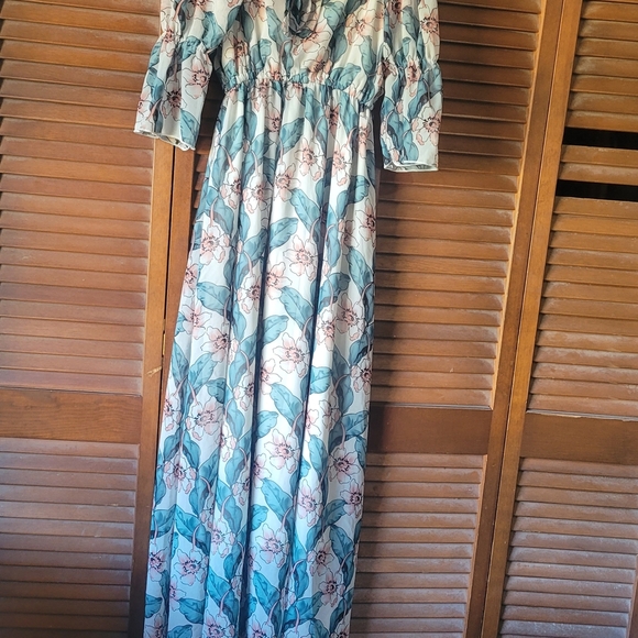 Floral Maxi Dress with Blue and White Pattern - Picture 3 of 7